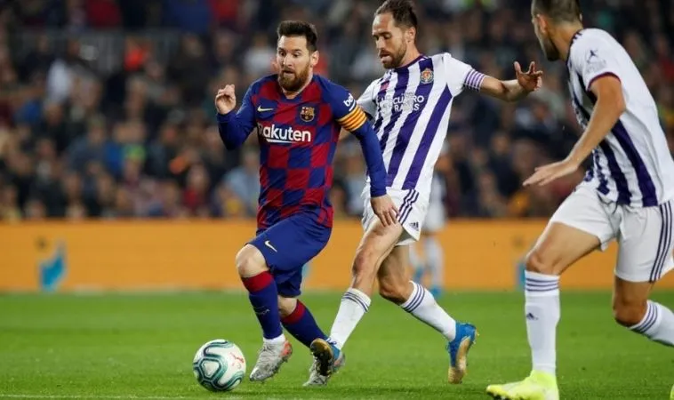 Kỹ Thuật Kèm Người Trong Bóng Đá 5 Người: Hướng Dẫn Chi Tiết 2 Kỹ thuật kèm người trong bóng đá